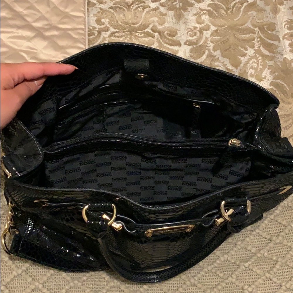 Michael Kors Hamilton Snakeskin Bag - Picture 4 of 6
